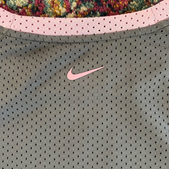 🔥Nike | Women's grey mesh cropped crewneck running top, pink/white accents sz XS - Picture 11 of 16